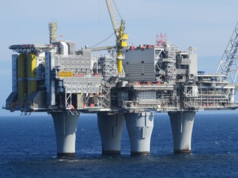 off-shore oil plant